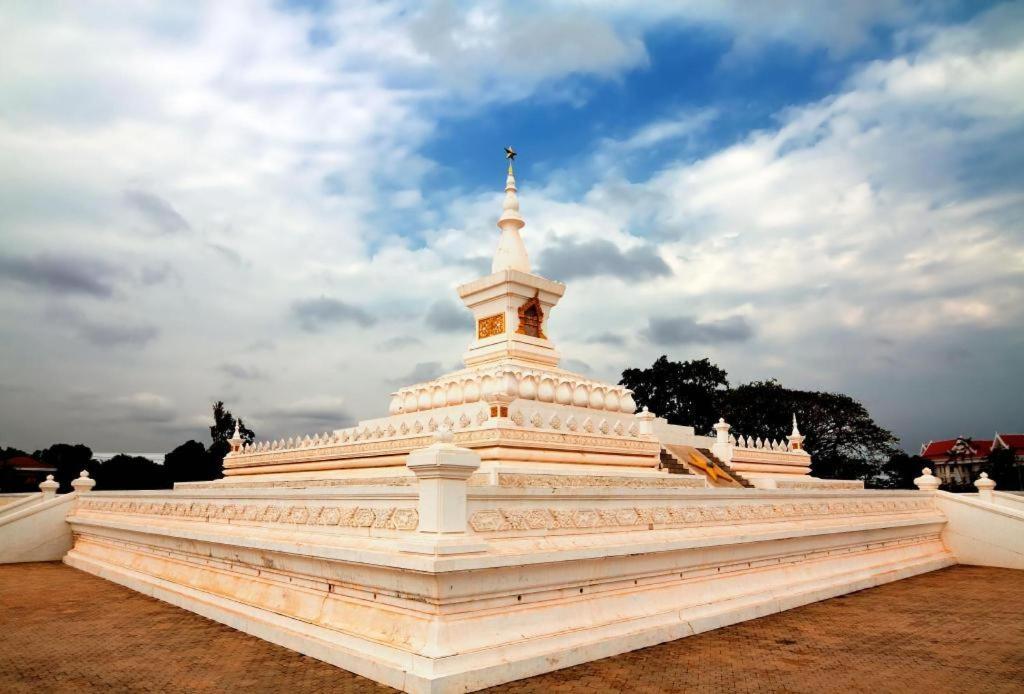 Leuxay Hotel Vientiane Bagian luar foto